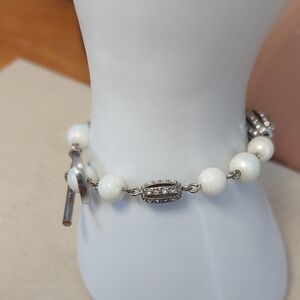 💜5/$25💜 Silvertone White Semi-Precious Stone Bead Toggle Bracelet 7.25"